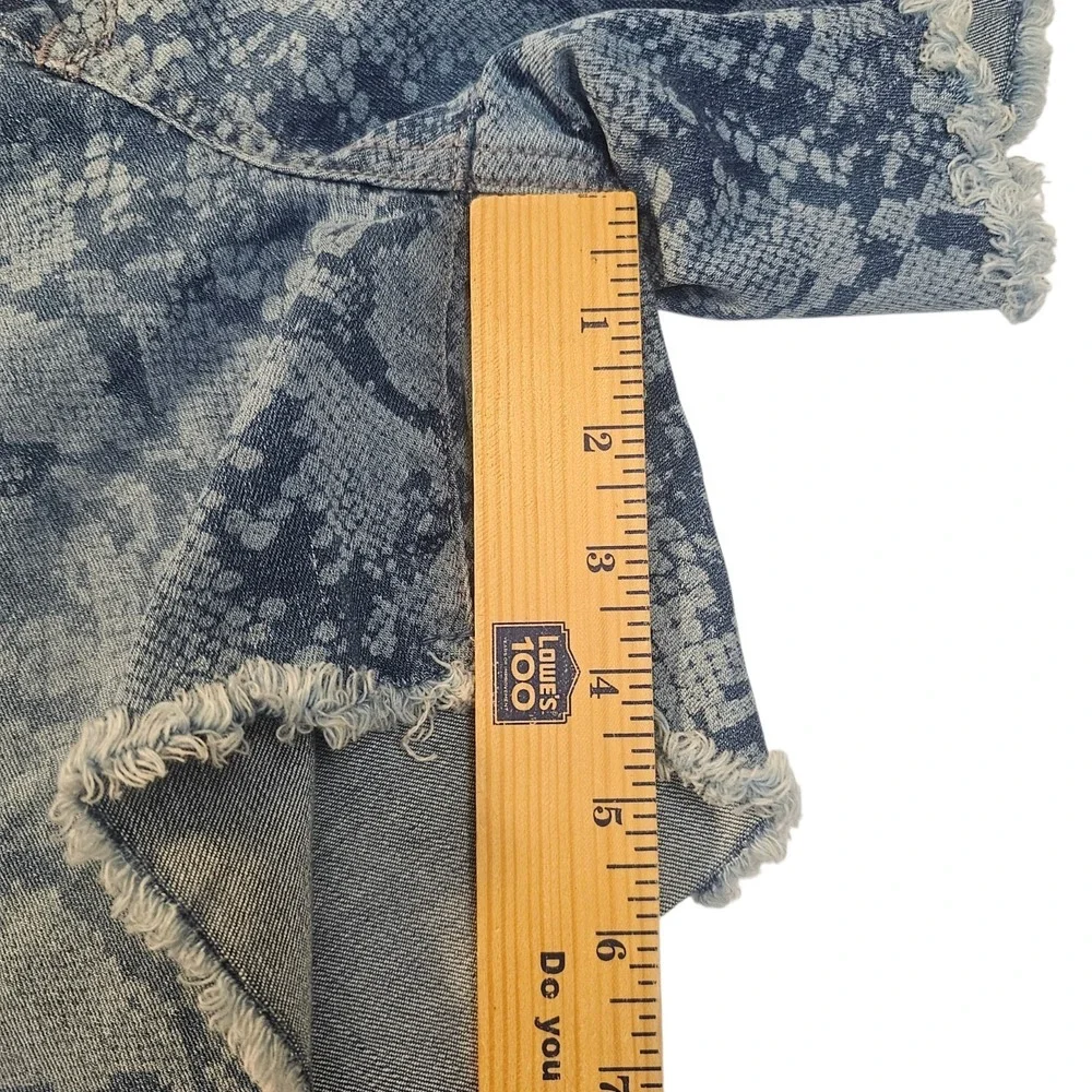 Seven7 Snakeprint Cut-Off Denim‎ Shorts Fray Raw Hem Stretch Casual Blue Size 8
